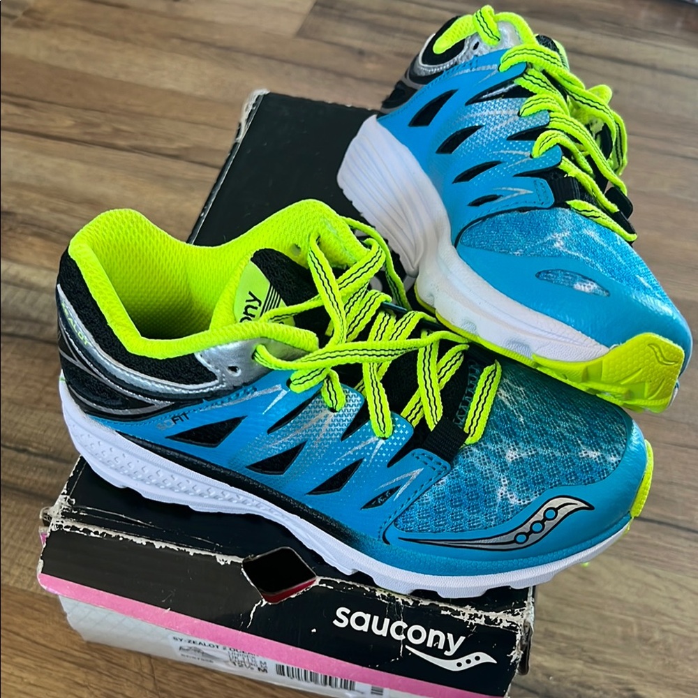 Saucony Blue and Neon Green Running Shoes boys size 12 1/2M